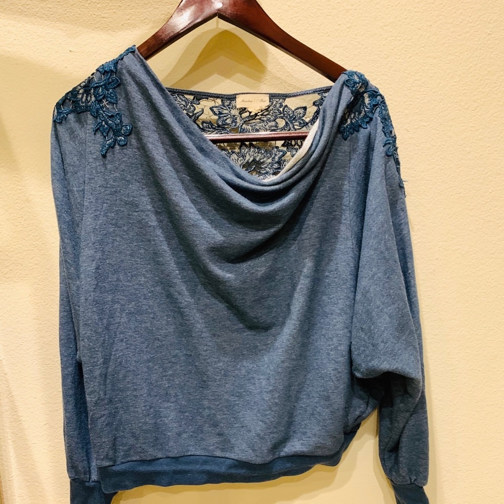 Slouchy embroidered sweater / sweatshirt